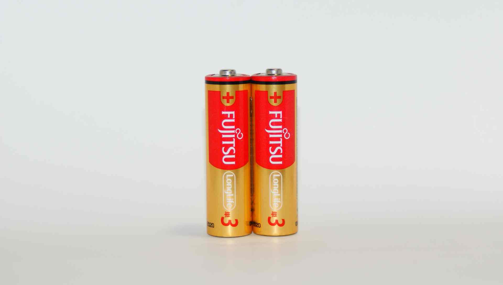 乾電池の画像集 出張所Ⅱ FUJITSU LongLife アルカリ乾電池 単３ LR6 1.5V (OEM版)
