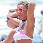 Britney Spears(ブリトニー・スピアーズ) パパラッチされた乳首ポロリ画像
